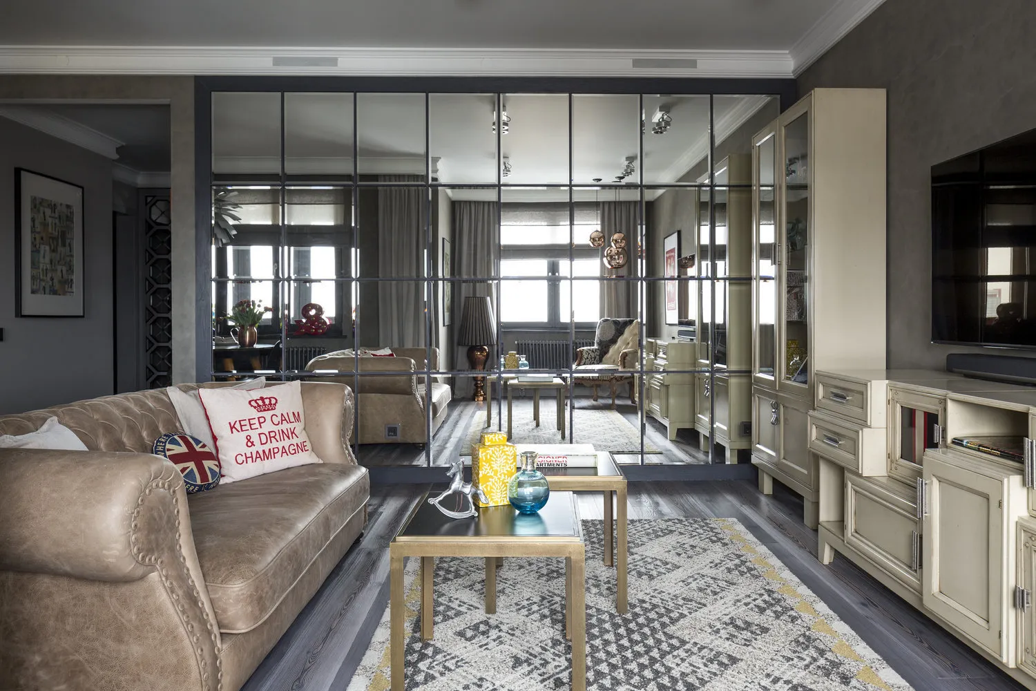 Дизайнер: Женя Жданова