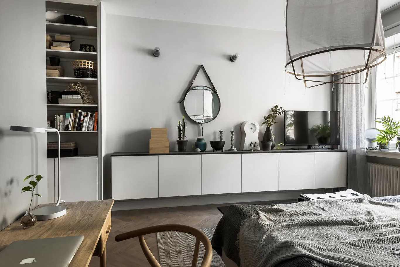 照片：北欧风格卧室，室内装饰，公寓，瑞典，装饰，家具和灯光，斯德哥尔摩，灰色，北欧风格室内设计，3个房间，60-90平方米，单色内饰 – 我们网站上的照片