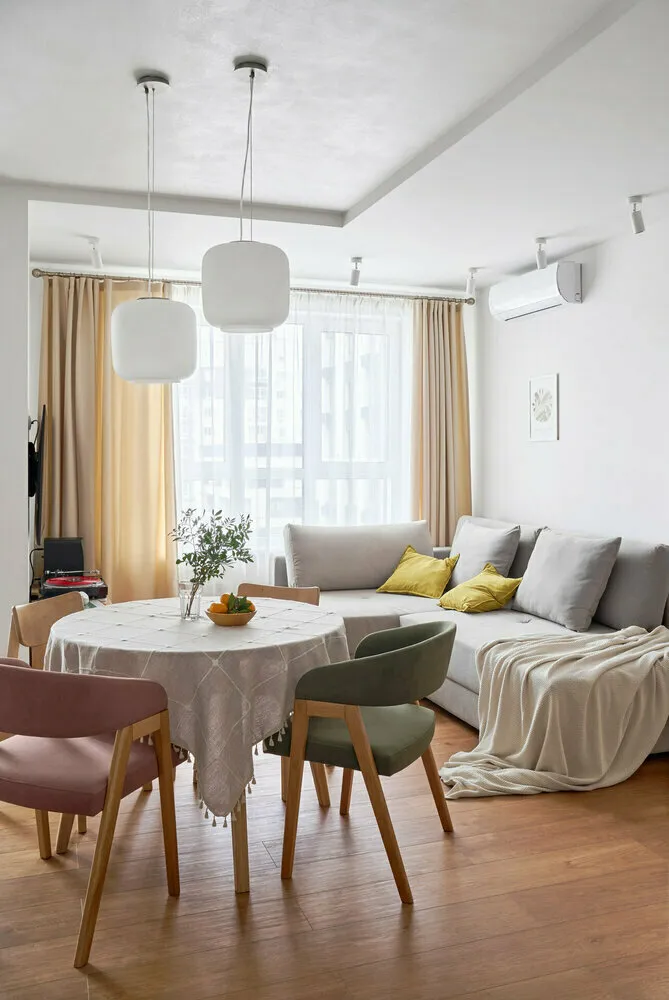 Foto: estilo moderno, diseño de habitación, estilo de interiores, diseño de interiores, consejos, cómo renovar el interior, cómo hacer que el interior sea más acogedor, acogedor en casa, cómo crear una atmósfera acogedora, cómo renovar el interior sin reforma, renovar el interior, interiores modernos, lo que impide que tu casa parezca acogedora – fotos en nuestro sitio web