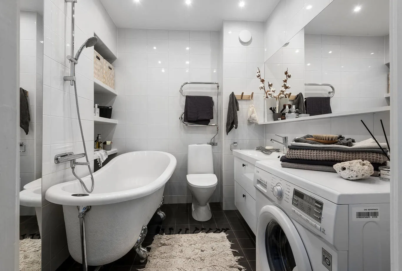 照片：北欧风格浴室，室内装饰，公寓，瑞典，装饰，家具和灯光，斯德哥尔摩，灰色，北欧风格室内设计，3个房间，60-90平方米，单色内饰 – 我们网站上的照片