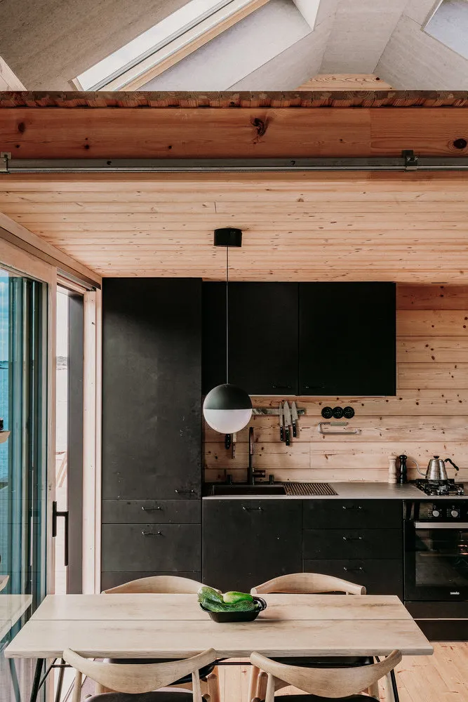 照片:极简风格厨房与餐厅,家居与小屋,芬兰 – 我们网站上的照片