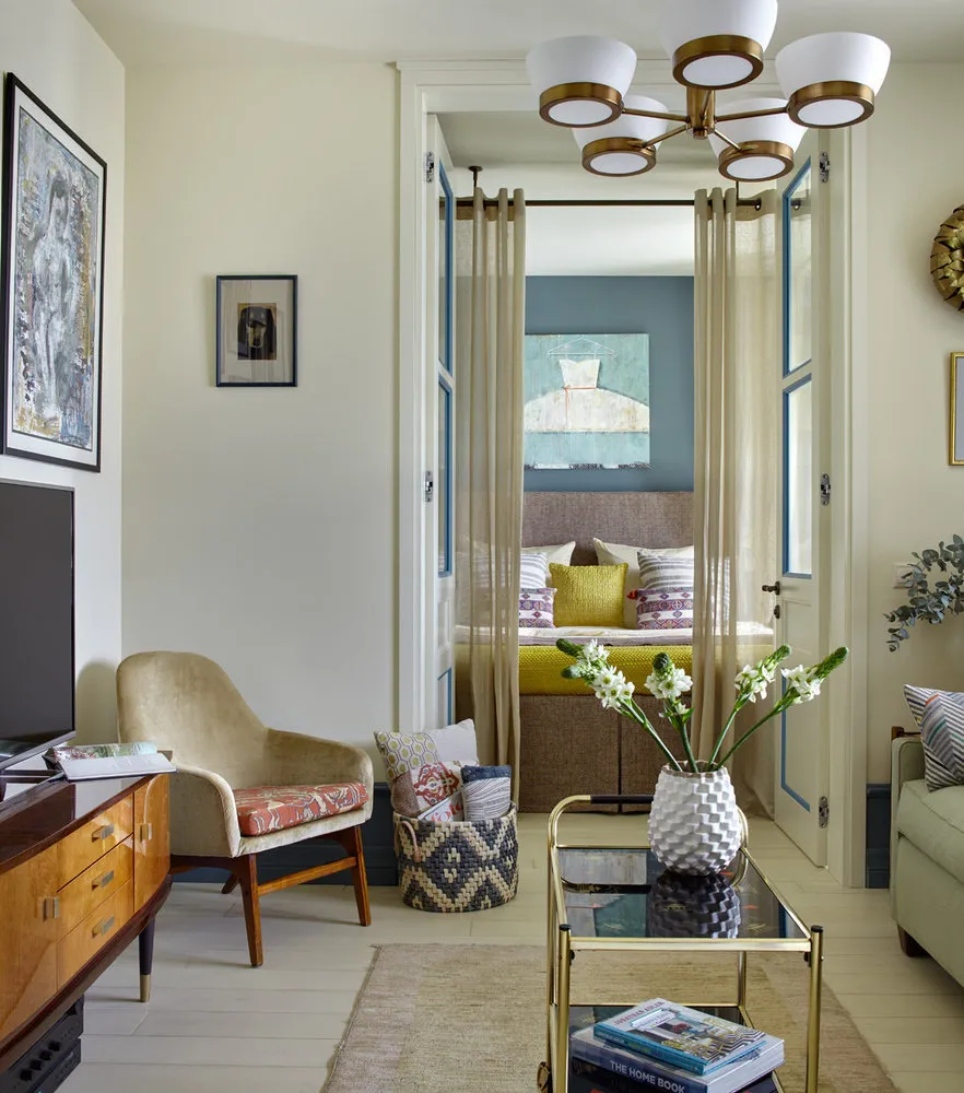 Фотография: Гостиная в стиле Скандинавский, Декор интерьера, Белый, Бежевый, советы профессионала, мнение дизайнеров, Наталья Митракова, Leroy Merlin, Ксения Коновалова, Ab-architects, Татьяна Красикова, Надия Кисельникова, как создать интерьер для релакса, натуральная палитра – фото на нашем сайте