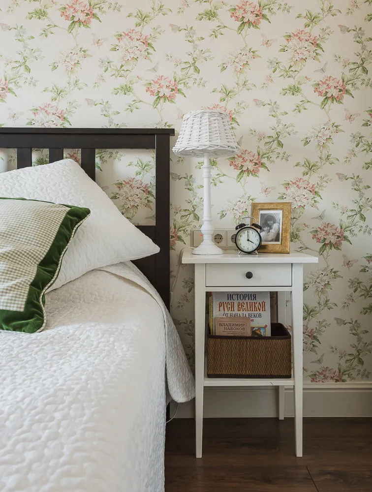 Фотография: Спальня в стиле Прованс и Кантри, Декор интерьера, Белый, Бежевый, советы профессионала, мнение дизайнеров, Наталья Митракова, Leroy Merlin, Ксения Коновалова, Ab-architects, Татьяна Красикова, Надия Кисельникова, как создать интерьер для релакса, натуральная палитра – фото на нашем сайте