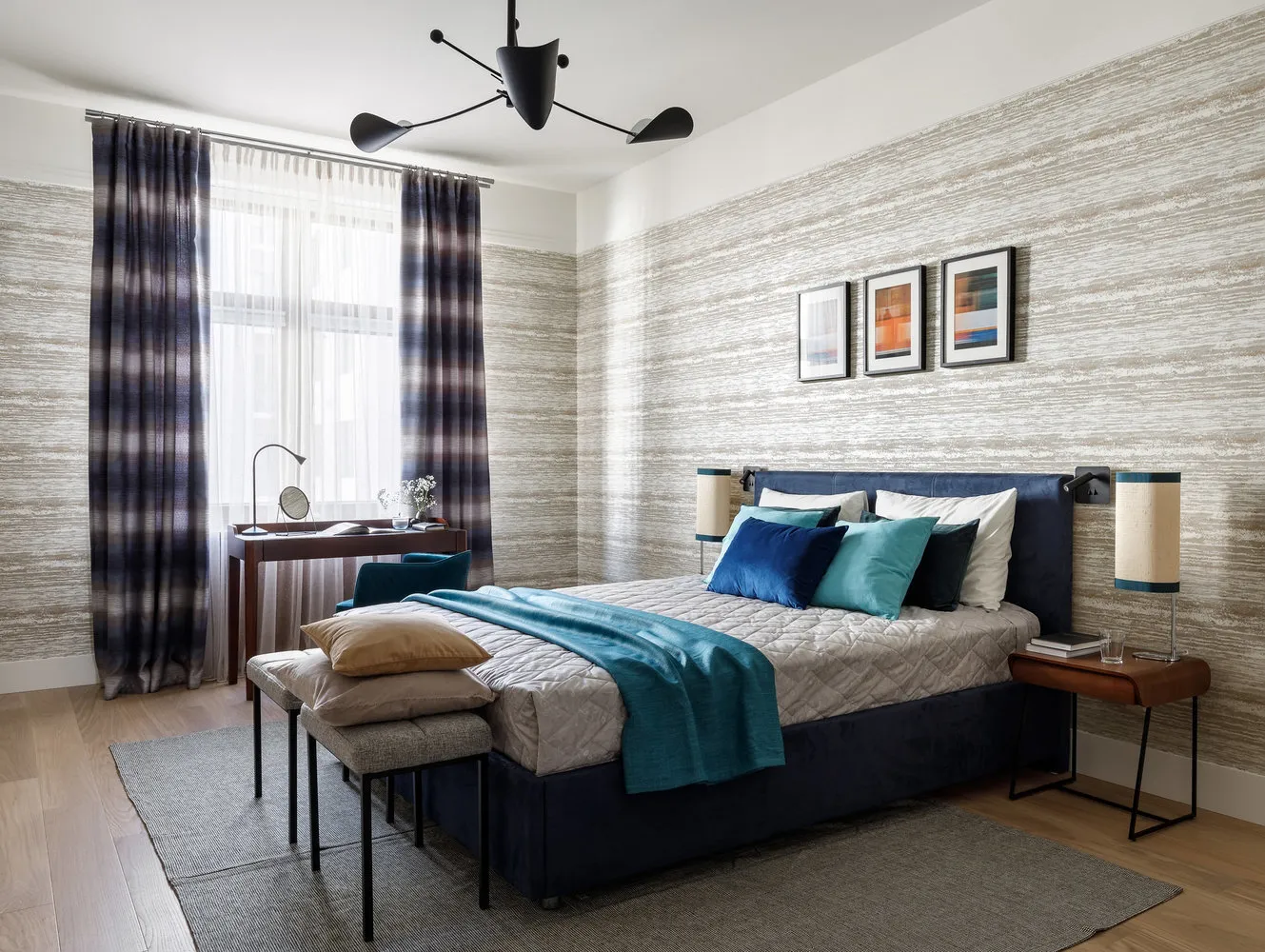 Фотографія:  в стилі , Спальня, Гид, спальня з гардеробом, як оформити робоче місце в спальні, стиральна машина в спальні – фото на нашому сайті