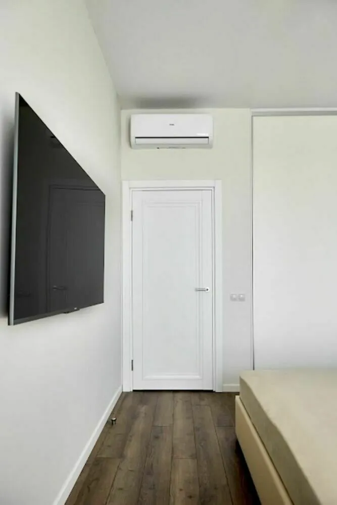 Foto: Habitación principal en estilo moderno, minimalismo, Proyecto de la semana – fotos en nuestro sitio web