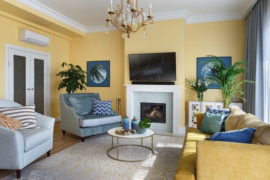 Фотографія: Гостьова кімната в стилі Класичний, Гід, жовтий диван, жовтий диван у інтер'єрі – фото на нашому сайті