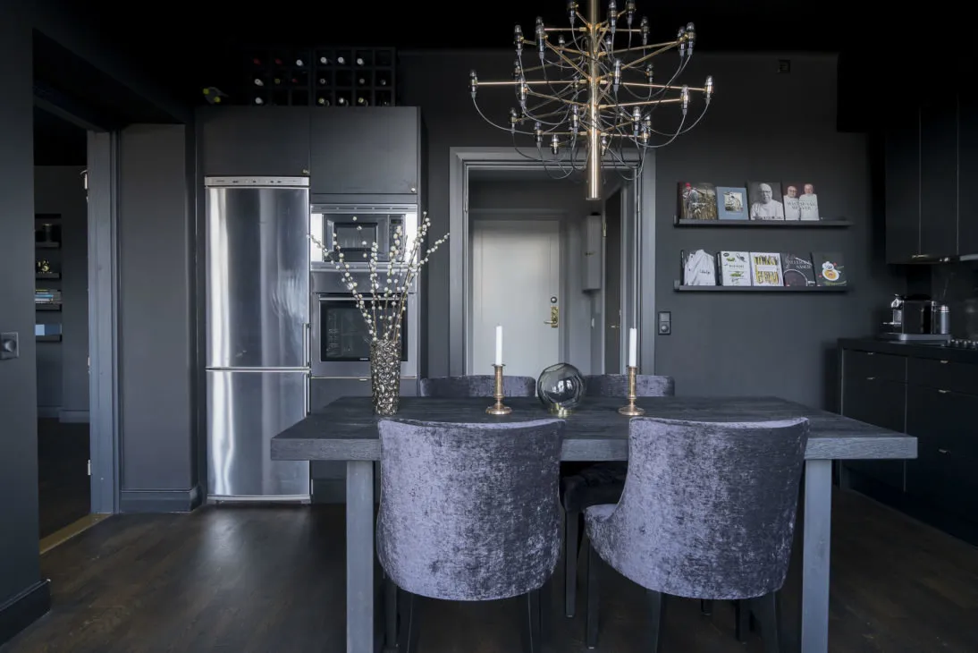 照片:现代风格厨房和餐厅,室内装饰,公寓,瑞典,黑色,2个房间 – 网站上的照片