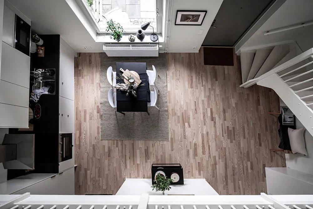 照片:斯堪的纳维亚风格厨房和餐厅,室内装饰,公寓,瑞典,平面图,白色,极简主义,黑色,哥德堡,2间卧室,40-60平方米 – 我们网站上的照片