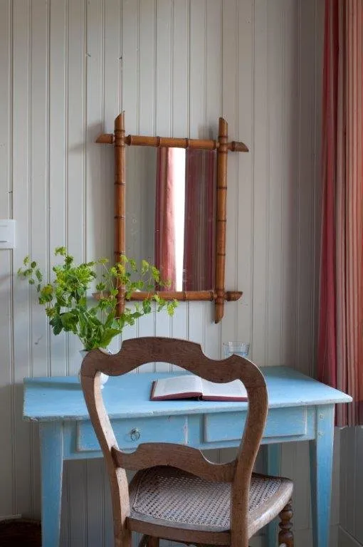 Foto: Mueble y luz en estilo Provenza y Cotidiano, Decoración de interiores, Casa y finca, Normandía - foto en nuestro sitio web