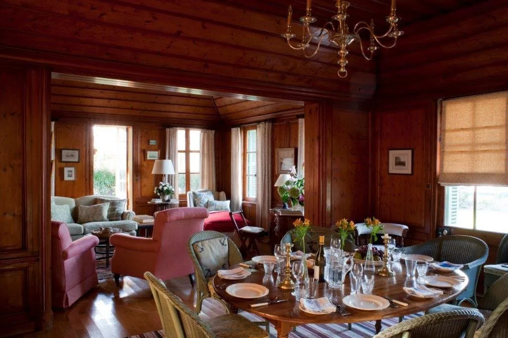 照片：普罗旺斯与乡村风格厨房和餐厅，室内装饰，房屋和小屋，诺曼底 – 我们网站上的照片