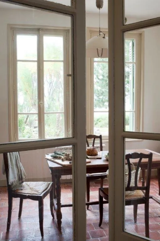 Foto: Cocina y comedor en estilo Provenza y Cotidiano, Decoración de interiores, Casa y finca, Normandía - foto en nuestro sitio web