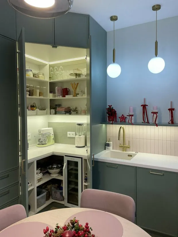 Photo: in style, Guide, Stalin-era building – photo on our website