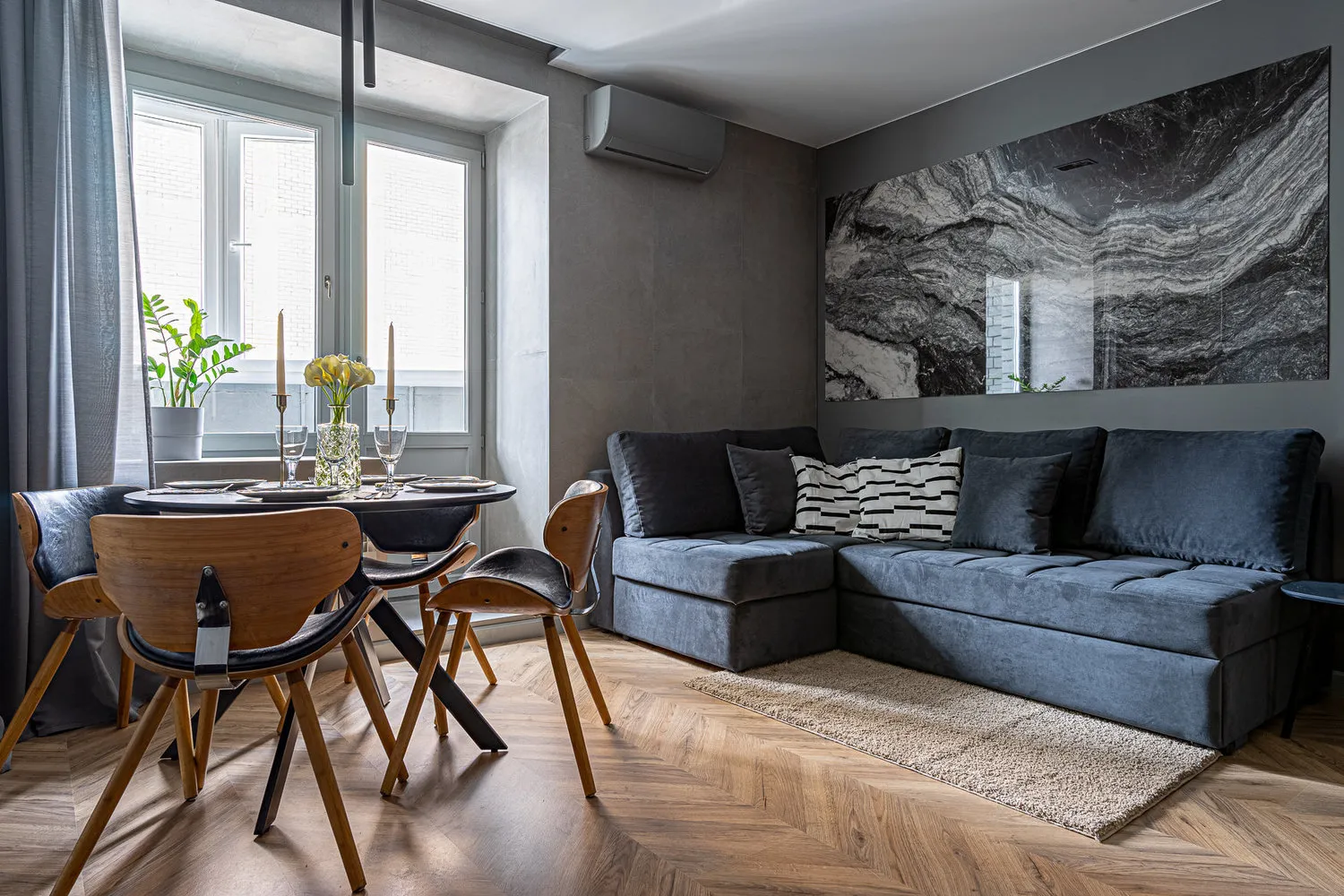 Design : Marriam Razouvaeva