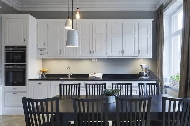 Photo: Kitchen and Dining Room in Classic, Modern Style, Interior Decoration, Apartment, 4 Rooms and More, Over 90 Square Meters – Photo on Our Website