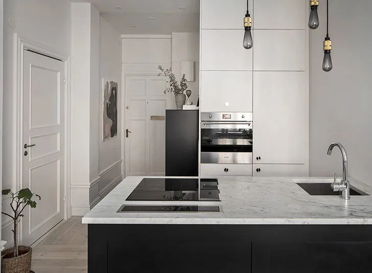 照片:极简主义风格的厨房和餐厅,斯堪的纳维亚,公寓,瑞典,斯德哥尔摩,指南,设计指南,小空间,不超过 40 平方米 – 我们网站上的照片