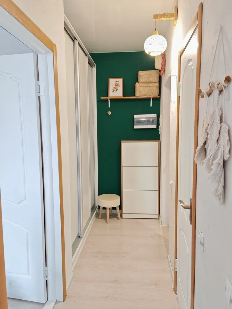 Foto: estilo moderno, apartamento pequeño, vivienda, remodelación, reforma práctica, hasta 40 metros, Gelenjik, Julia Sofronova – fotos en nuestro sitio web