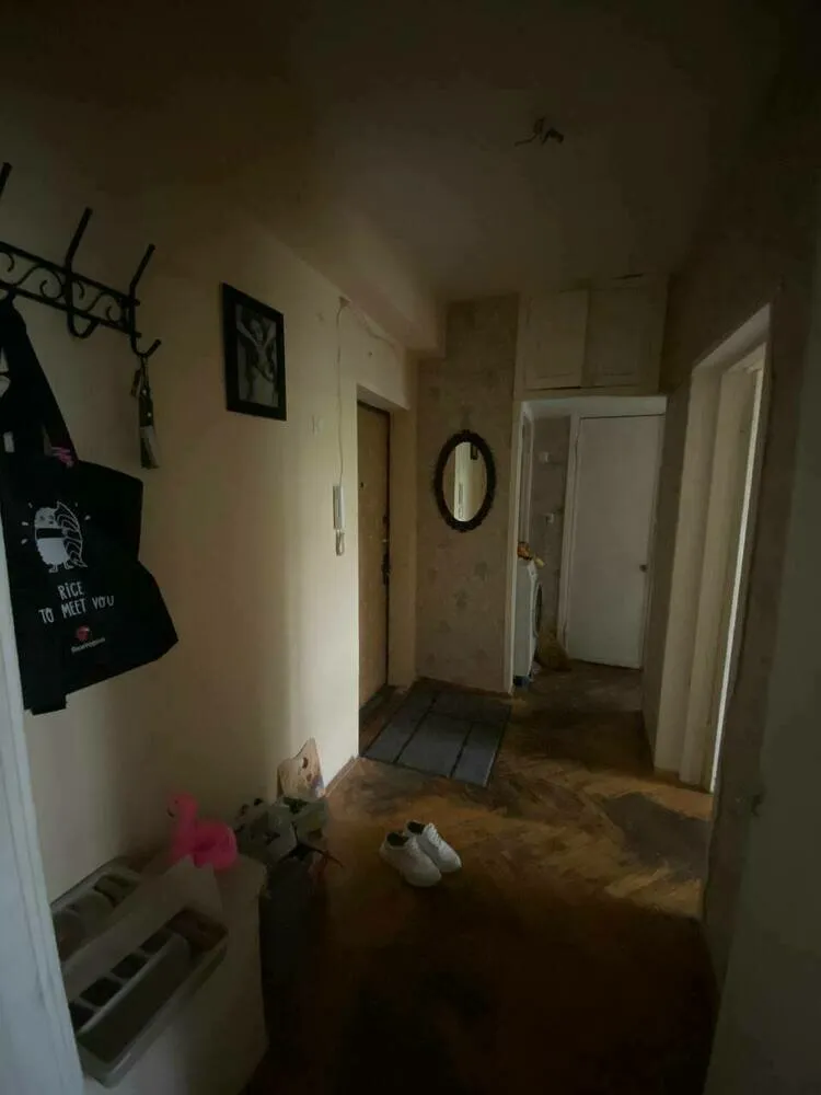 Foto: im Stil , Garderobe, Wohnung, Zimmerinterior, Umbau, Schlafzimmertür mit Garderobe, Schlafzimmer mit Garderobe, wie man eine Garderobe im Schlafzimmer macht, Ziegelhaus, Garderobenplanung, Garderobenrenovierung, kleine Garderobe – Fotos auf unserer Website