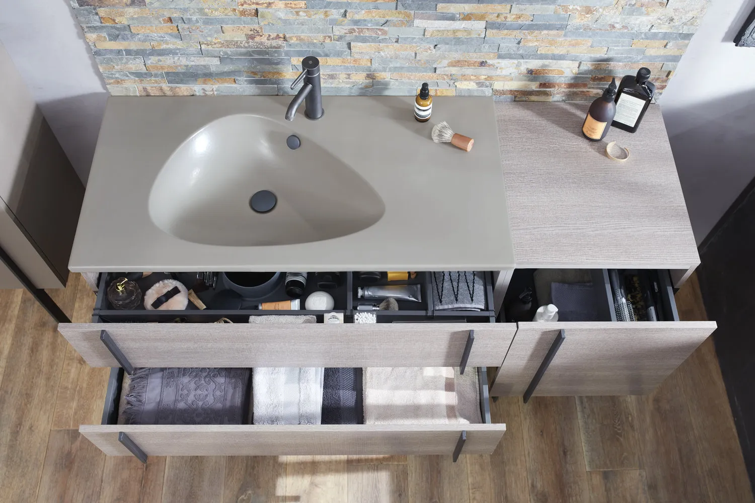 照片：中世纪现代风格，技巧，Jacob Delafon – 我们网站上的照片