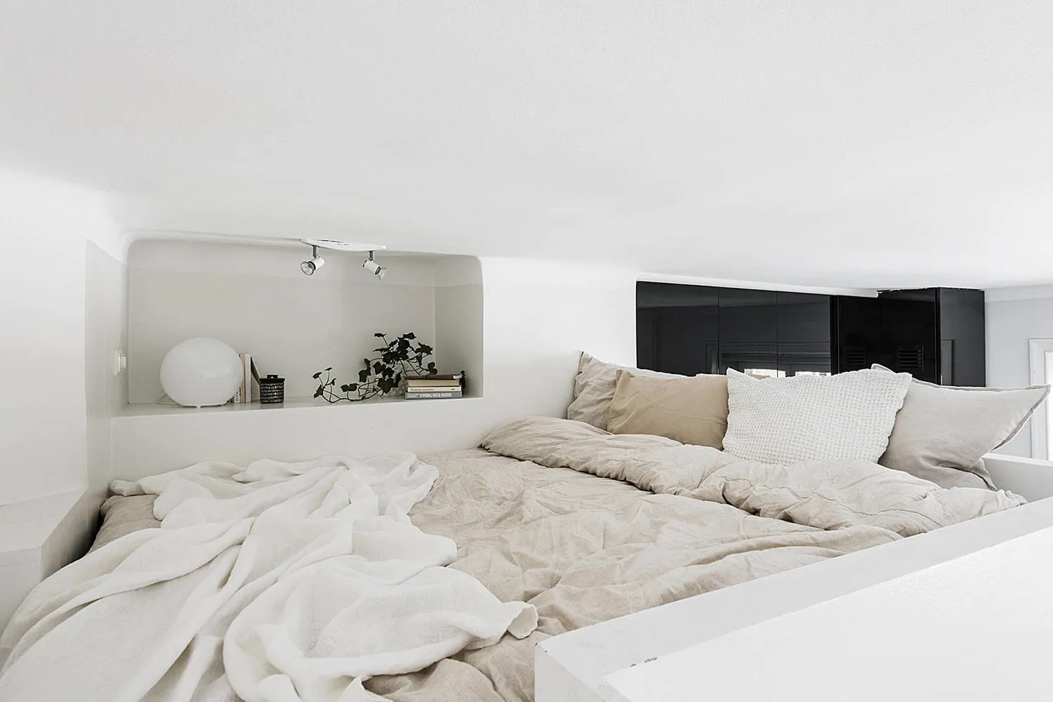 Photo: Bedroom in Scandinavian, Modern, Decor and DIY, Apartment, Studio, White, Minimalism, Black, up to 40 sqm – photo on our website