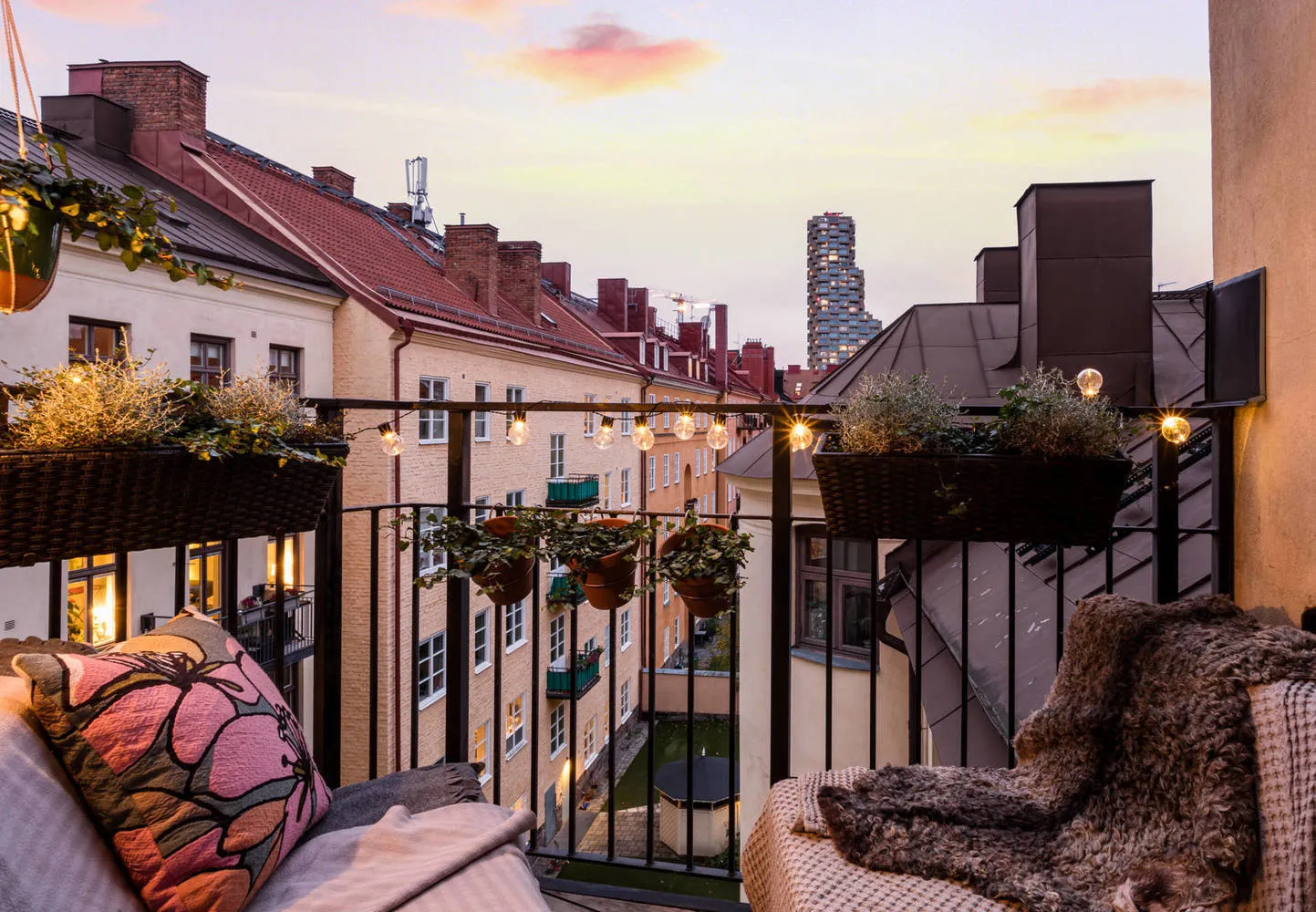 Фотографія: Балкон в стилі Скандинавський, Класичний, Декор інтер’єру, Швеція, Бежевий, Стокгольм, Сірий, 3 кімнати, 60-90 метрів – фото на нашому сайті