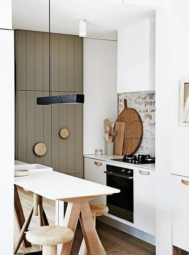 照片：北欧风格厨房与餐厅，现代、装饰与DIY，房屋，白色，极简主义，米色，灰色，生态 – 网站上的照片