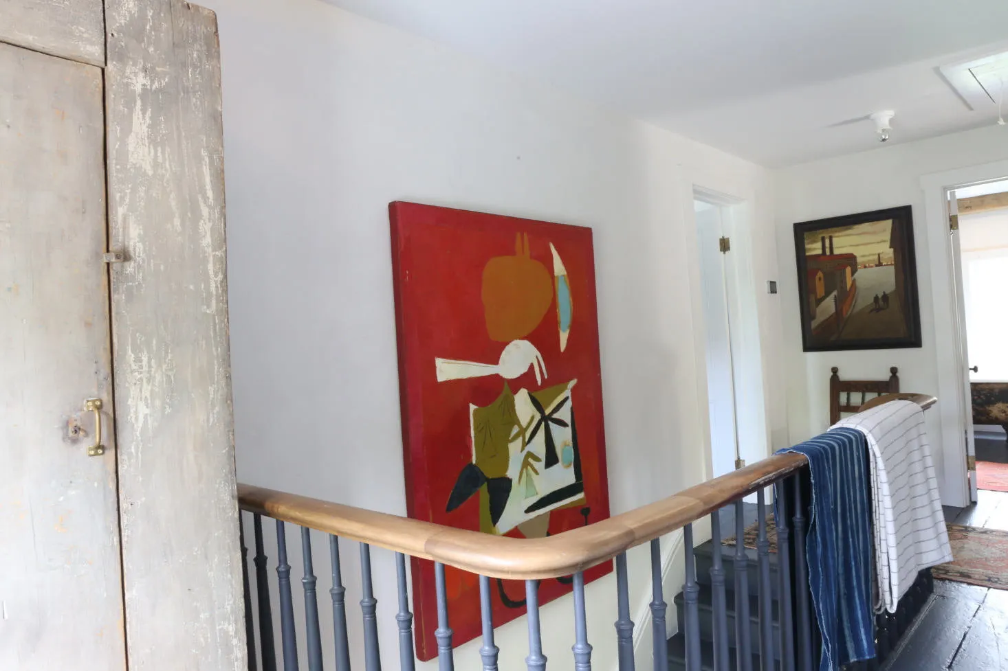 照片:斯堪的纳维亚风格房屋其他空间,提示,白色,极简主义,红色,灰色,明尼苏达州 – 网站上的照片