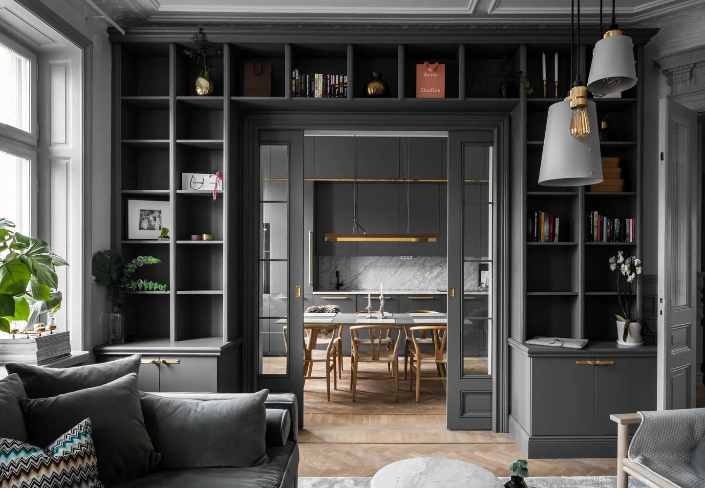 Фотографія: Гостинна в стилі Скандинавський, Класичний, Декор інтер’єру, Швеція, Бежевий, Стокгольм, Сірий, 3 кімнати, 60-90 метрів – фото на нашому сайті