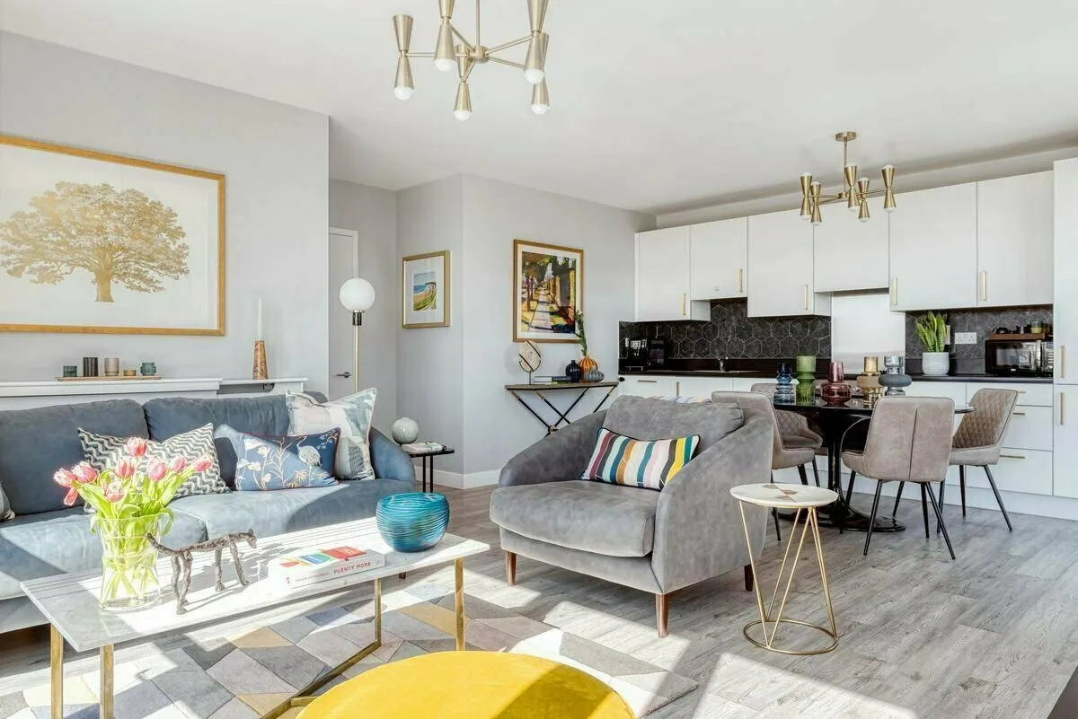 Foto: en estilo , Interiores de habitación, Diseño de interiores, Consejos, cómo renovar el interior, ideas para reforma en balcón, qué saber sobre la reforma del baño, cómo mejorar el interior en fin de semana, reforma de suelo por uno mismo, cómo mejorar la reforma, errores en la reforma del apartamento, planificar antes de comenzar la reforma, reforma por uno mismo, preguntas al diseñador antes de la reforma, planificación de reforma, reforma barata, Por qué el apartamento luce barato – foto en nuestro sitio web