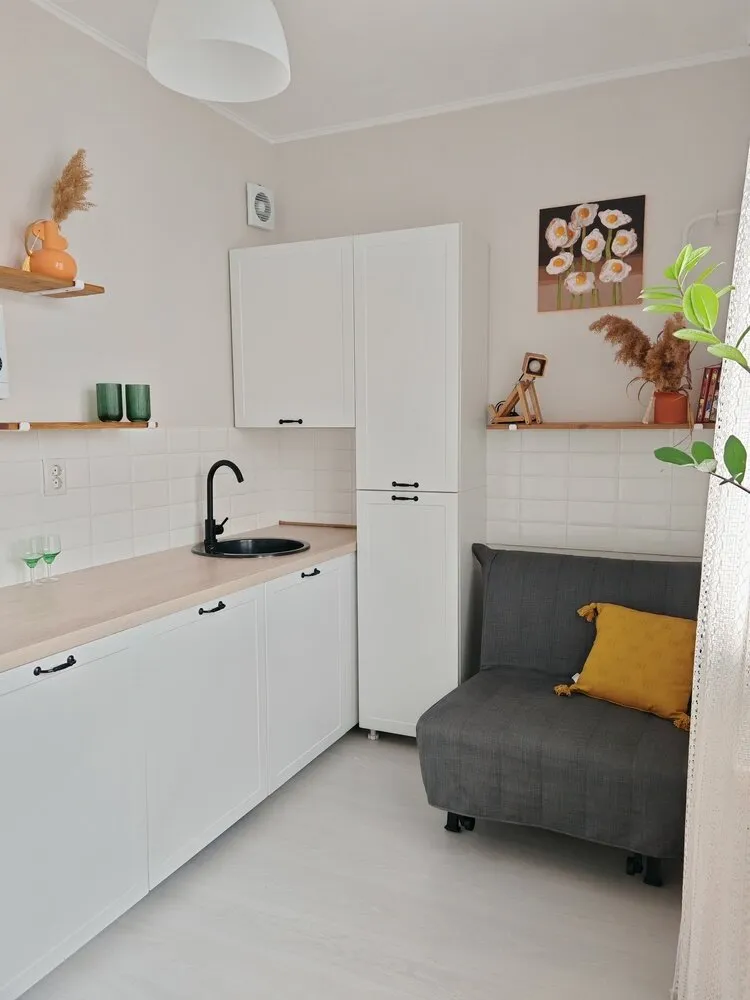 Foto: estilo moderno, apartamento pequeño, vivienda, remodelación, reforma práctica, hasta 40 metros, Gelenjik, Julia Sofronova – fotos en nuestro sitio web