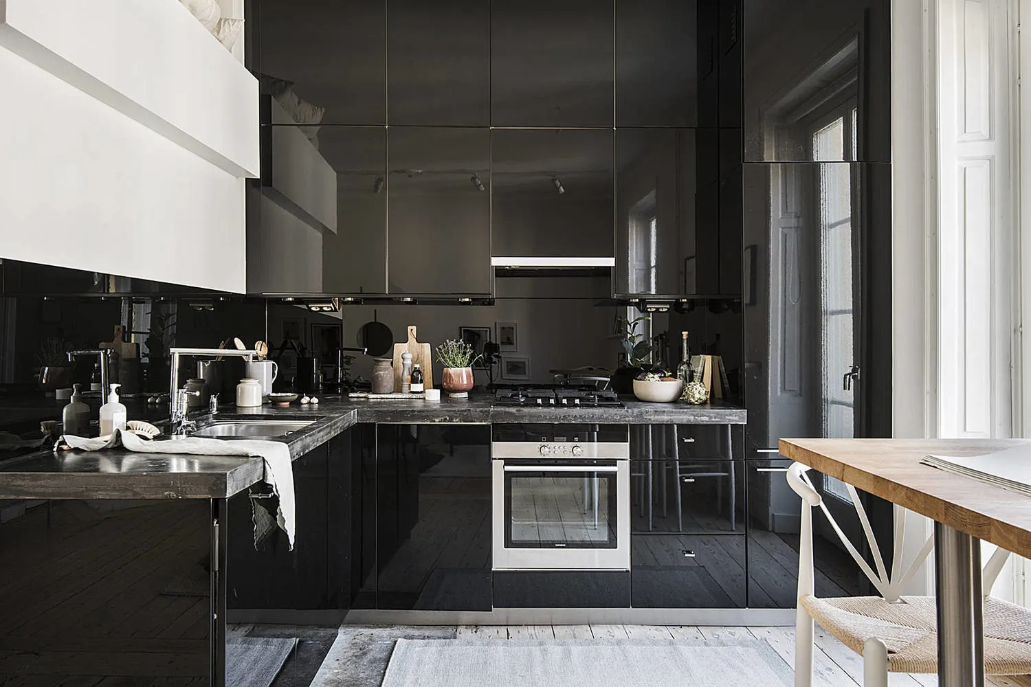 Photo: Kitchen and Dining Room in Scandinavian, Modern, Decor and DIY, Apartment, Studio, White, Minimalism, Black, up to 40 sqm – photo on our website