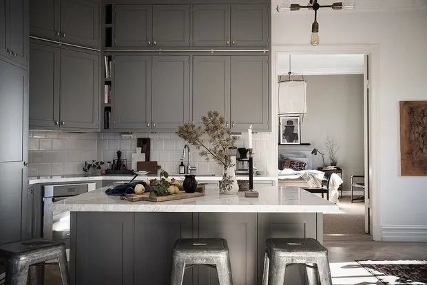 Photo: Kitchen and Dining Room in Scandinavian, Classical, Loft, Modern, Eclectic Style, Interior Decoration, Apartment, Sweden, White, Blue, Gray, Gothenburg, Storage in Hallway, Loft Decor, Kitchen Storage System Organization, How to Organize Storage in Bedroom, Kitchen with Island, 2 Rooms, Over 90 Square Meters – Photo on Our Website