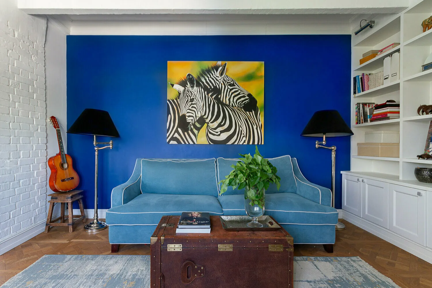 Foto: im Stil von, Interiordesign, Führer, modrige Farbpalette im Interieur, Interiortrend, wie man modernes und modisches Interieur schafft, Trends, Trends im Design, moderner Dekor, Trends 2025 – Foto auf unserer Website