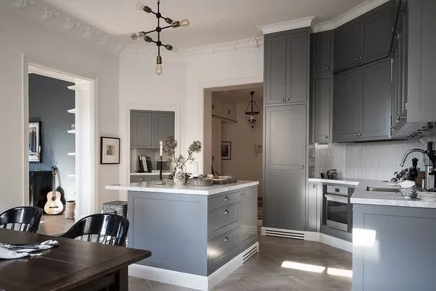 Photo: Kitchen and Dining Room in Scandinavian, Classical, Loft, Modern, Eclectic Style, Interior Decoration, Apartment, Sweden, White, Blue, Gray, Gothenburg, Storage in Hallway, Loft Decor, Kitchen Storage System Organization, How to Organize Storage in Bedroom, Kitchen with Island, 2 Rooms, Over 90 Square Meters – Photo on Our Website