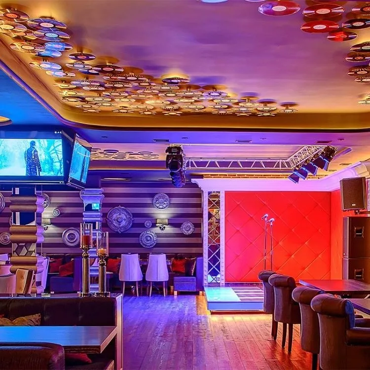 来自作品集 Night Club - Karaoke – 我们网站上的室内设计照片