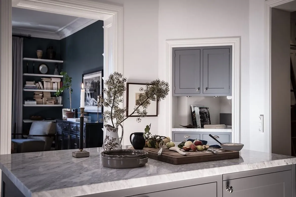 Photo: Kitchen and Dining Room in Modern, Classical, Loft, Eclectic Style, Interior Decoration, Apartment, Sweden, White, Blue, Gray, Gothenburg, Storage in Hallway, Loft Decor, Kitchen Storage System Organization, How to Organize Storage in Bedroom, Kitchen with Island, 2 Rooms, Over 90 Square Meters – Photo on Our Website