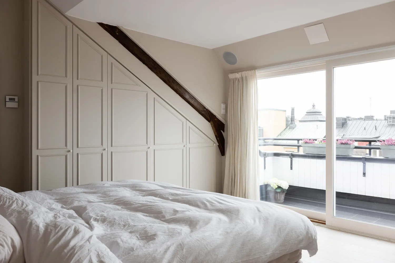 照片:北欧风格卧室,现代,室内装饰,公寓,白色,米色,3个房间,超过90平方米 – 我们网站上的照片