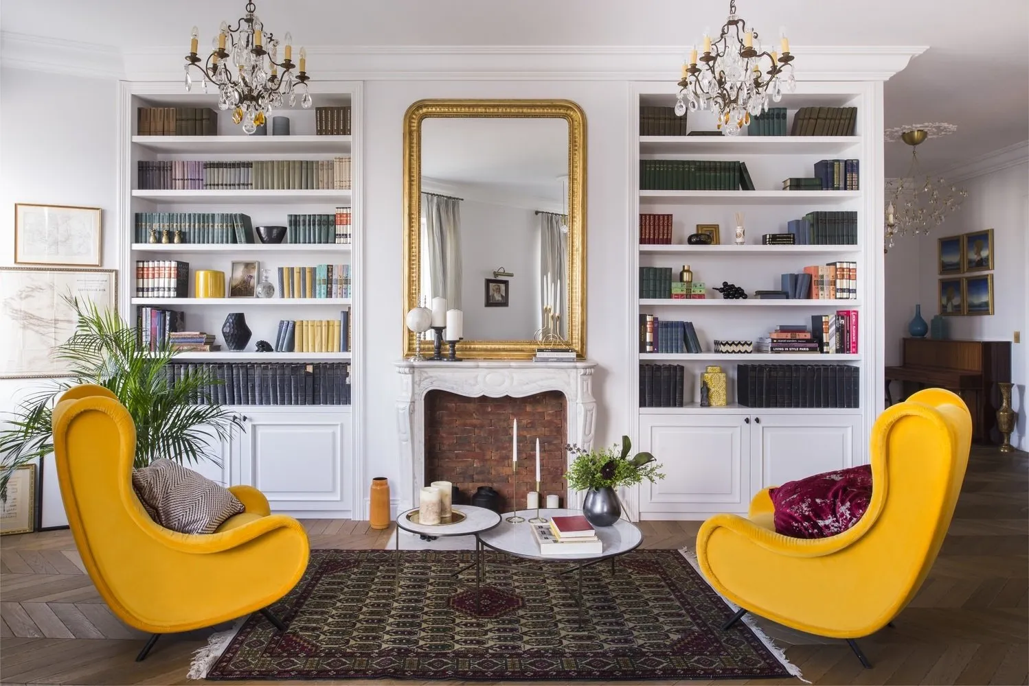 照片：折衷风格客厅，公寓，每周项目，莫斯科，Olga Shapovalova，4个或更多房间，超过90平方米，整体式砖墙，ЖК «English Quarter» – 我们网站上的照片