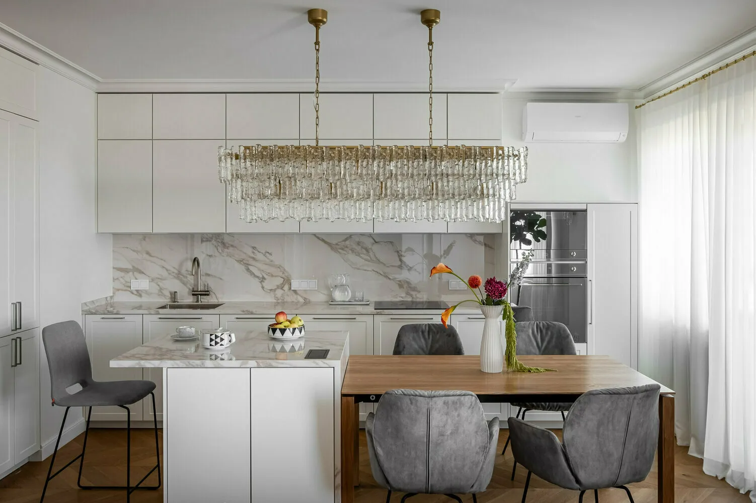 Foto: im Stil von, Interiordesign, Führer, modrige Farbpalette im Interieur, Interiortrend, wie man modernes und modisches Interieur schafft, Trends, Trends im Design, moderner Dekor, Trends 2025 – Foto auf unserer Website