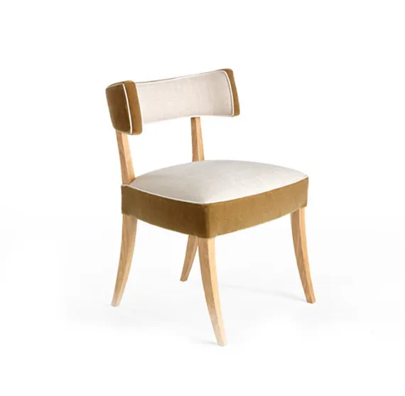 Caroline椅子。设计：让·路易·德尼奥为George Smith