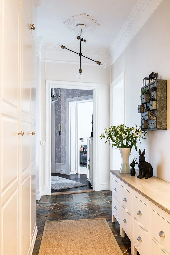 照片：北欧风格走廊，室内装饰，公寓，瑞典，3室 – 我们网站上的照片