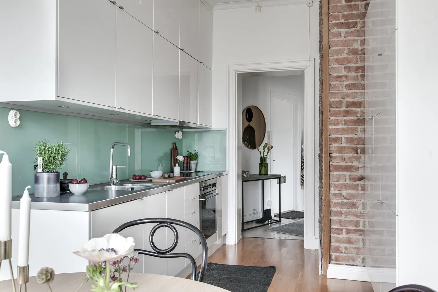 照片:瑞典哥德堡的北欧风格厨房与餐厅,室内装饰,公寓,2室 – 我们网站上的照片