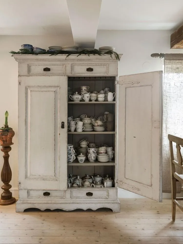 Photo: Kitchen and dining room in Provence and Countryside style, Interior decoration, House, Sweden, Scandinavian interior, Christmas decor, New Year's decor, how to decorate an interior for the new year – photo on our website