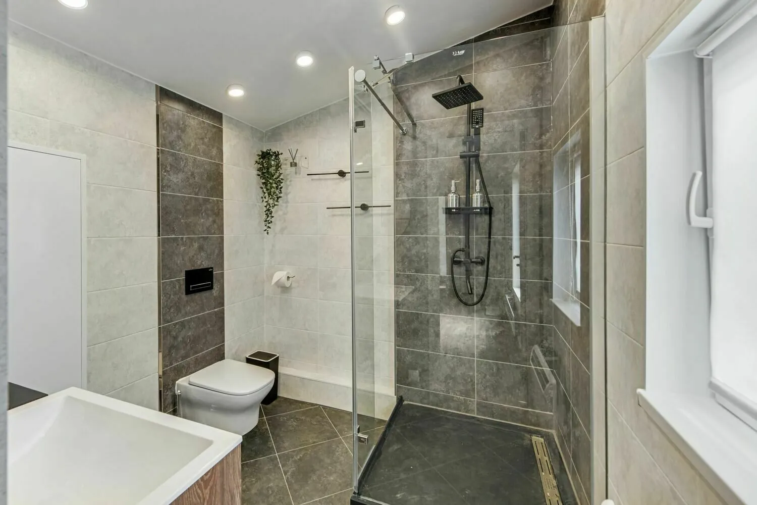 Foto: Bad im Modernen Stil, Haus, Projekt des Tages, Haus und Ferienwohnung, bis 40 m² – Fotos auf unserer Website