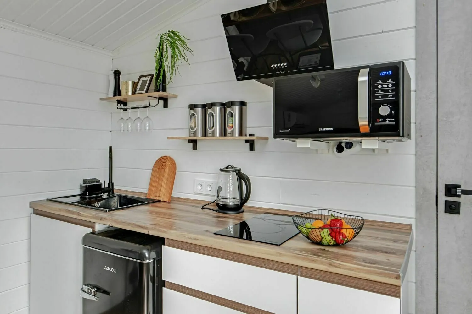 Foto: Küche und Essbereich im skandinavischen Stil, Modern, Haus, Projekt des Tages, Haus und Ferienwohnung, bis 40 m² – Fotos auf unserer Website