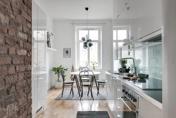 照片:瑞典哥德堡的北欧风格厨房与餐厅,室内装饰,公寓,2室 – 我们网站上的照片