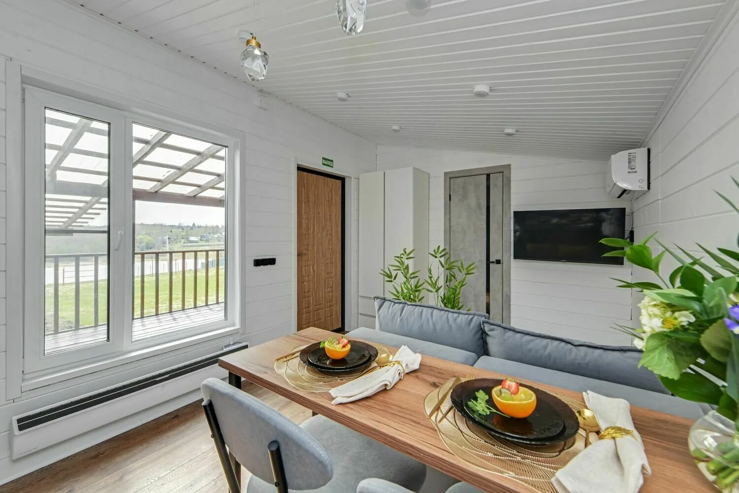 Foto: Wohnzimmer im skandinavischen Stil, Modern, Haus, Projekt des Tages, Haus und Ferienwohnung, bis 40 m² – Fotos auf unserer Website