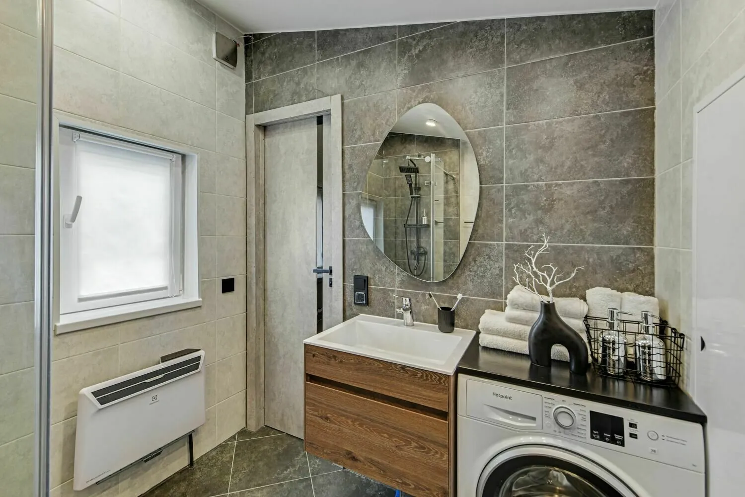 Foto: Bad im Modernen Stil, Haus, Projekt des Tages, Haus und Ferienwohnung, bis 40 m² – Fotos auf unserer Website