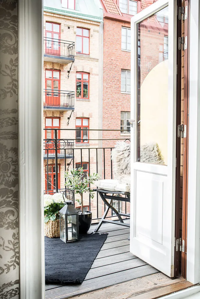 照片：北欧风格阳台，室内装饰，公寓，瑞典，3室 – 我们网站上的照片