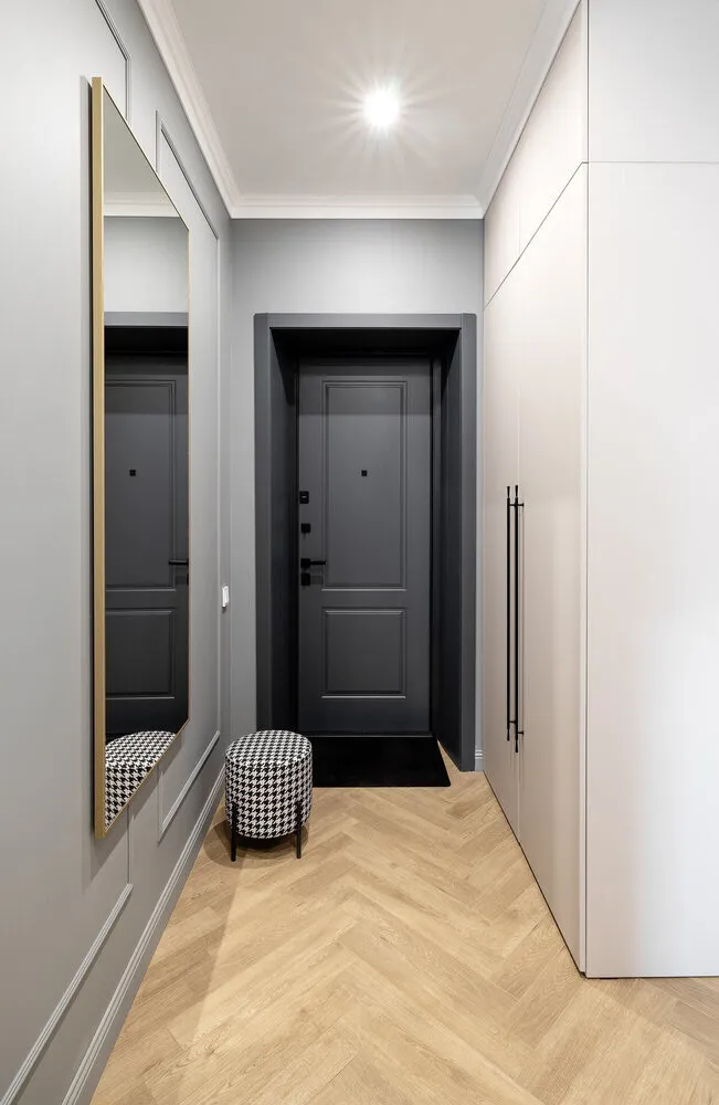 Foto: en estilo, recibidor, decoración de habitaciones, consejos, almacenamiento en recibidor, recibidor estrecho, diseño de recibidor pequeño, ideas para decorar recibidor, diseño de pasillo estrecho, decoración de pasillo estrecho, ergonomía del recibidor, cómo decorar un recibidor, cómo decorar un recibidor pequeño, recibidor pequeño, recibidor práctico, decoración del recibidor, decoración del pasillo, pasillo estrecho - fotos en nuestro sitio web