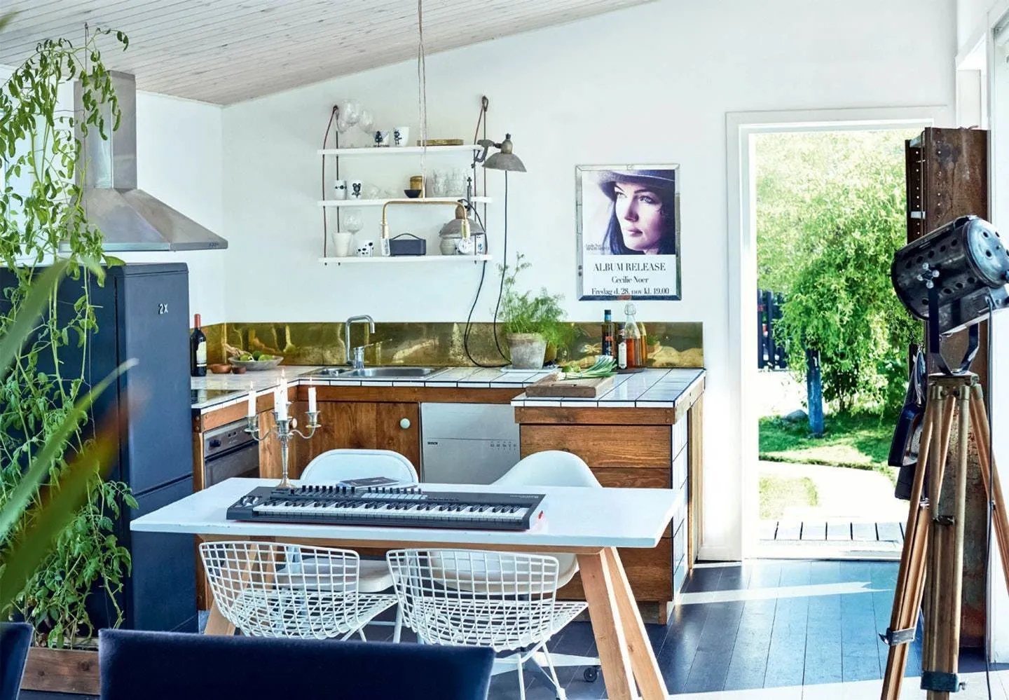 照片：斯堪的纳维亚风格厨房和餐厅、房屋、平面图、室内设计、露台，40-60平方米 – 网站上的照片